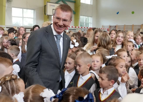 ФОТО: Ринкевич пошел в народ! Президент побывал в Рижской литовской средней школе