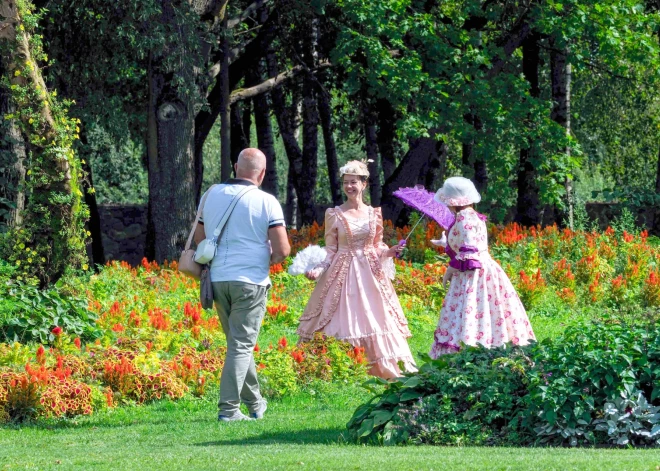 Lielākais ziedu festivāls Baltijas valstīs ir sasniedzis savu kulmināciju un turpina aizraut apmeklētājus no tuvienes un tālienes.