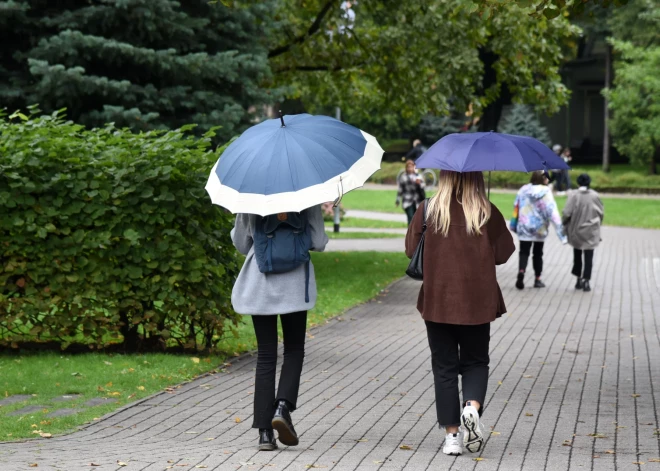 Sestdien brīžiem līs, vietām gaidāms stiprs lietus