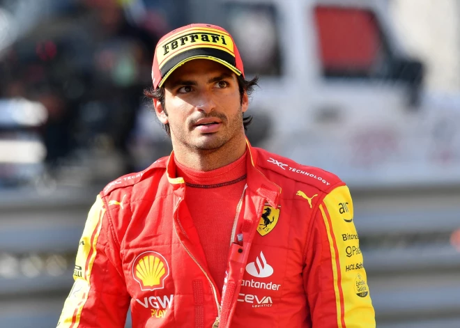 Sainss "Ferrari" mājas sacīkstē izcīna "pole-position"