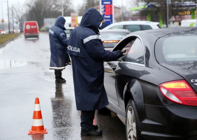 Sestdien pieķerti 11 pamatīgi piedzērušies šoferi; sešiem - atņemtas mašīnas