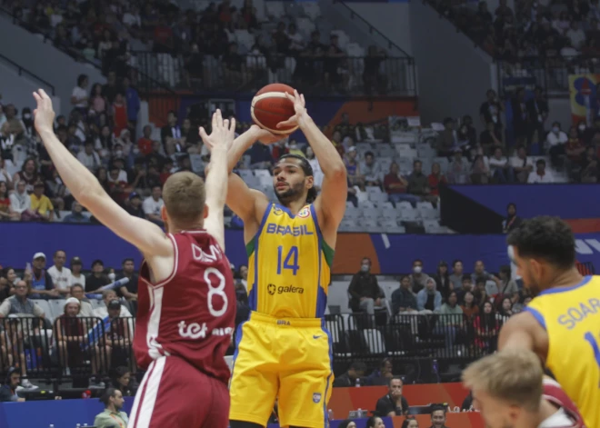 Latvijas basketbolisti uzvar Brazīliju un iekļūst Pasaules kausa ceturtdaļfinālā