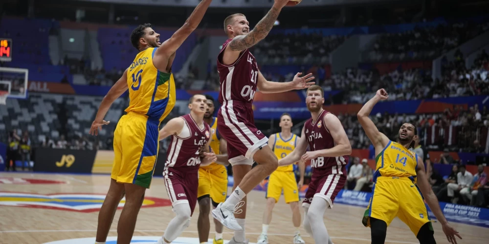 Латвийские баскетболисты обыграли Бразилию и попали в четвертьфинал