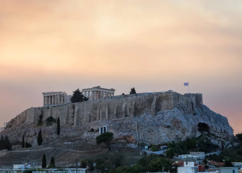 Atēnu Akropolē no šodienas ierobežo apmeklētāju skaitu