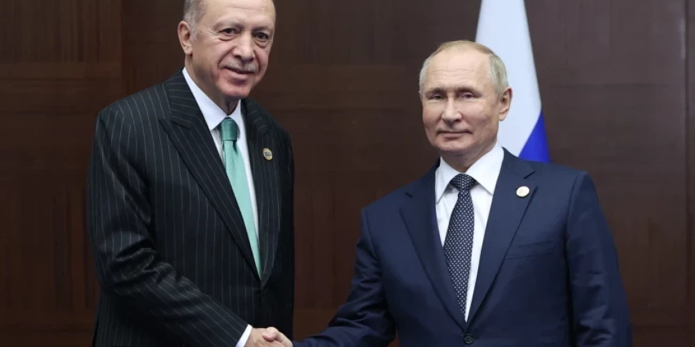 "Vēstījums, kas tiks pausts pēc mūsu tikšanās, būs ļoti svarīgs pasaulei" - Sočos noris Putina un Erdogana sarunas