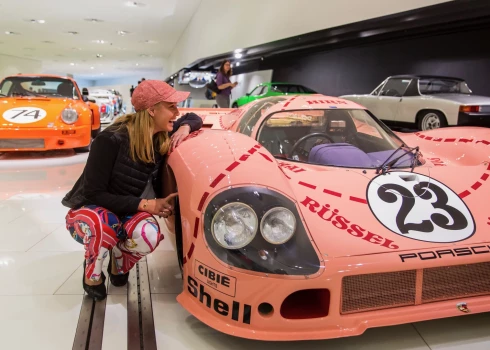 "Розовая свинья" и другие уникальные исторические модели Porsche будут выставлены в Рижском Мотор-музее