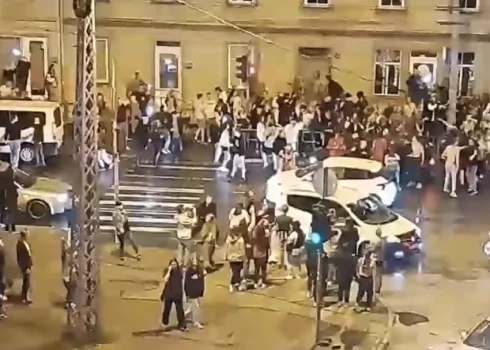 Vietējie iedzīvotāji norāda, ka šāda apmēra jandāliņš apkaimē nebija pieredzēts sen.