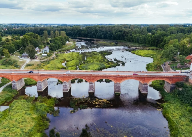 Kuldīga tāda ir vienīgā pilsēta pasaulē! Pavisam drīz vecpilsētu varētu iekļaut UNESCO Pasaules mantojuma sarakstā