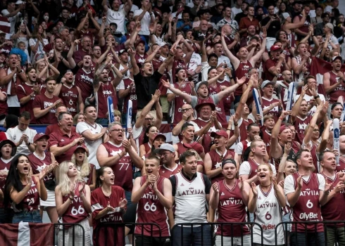 "Нас очень-очень много": жена баскетболиста Шкеле - о грандиозной поддержке латвийских болельщиков в Джакарте