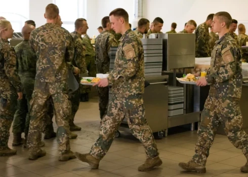Ministrija vēl turpina darbu pie jauna armijas pārtikas iepirkuma dokumentācijas sagatavošanas
