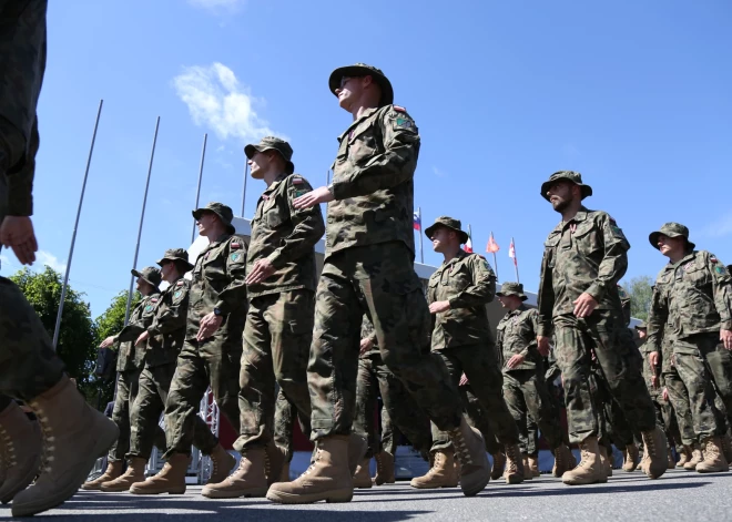 Tuvākajos gados apņemas palielināt Latvijas karavīru skaitu