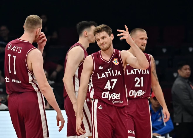 Latvijas vīriešu basketbola izlase ceturtdien, 7. septembrī, Manilā Pasaules kausa finālturnīra pusfinālā par 5. līdz 8.vietu pārspēja Itāliju un meistarsacīkstes noslēgs sestdien ar maču par piekto pozīciju. Latvijas izlase izcīnīja uzvaru ar rezultātu 87:82 (18:26, 28:16, 21:18, 20:22).