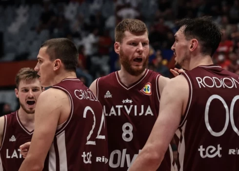 Latvijas basketbolistu pretinieki Pasaules kausa cīņā par piekto vietu būs Lietuva