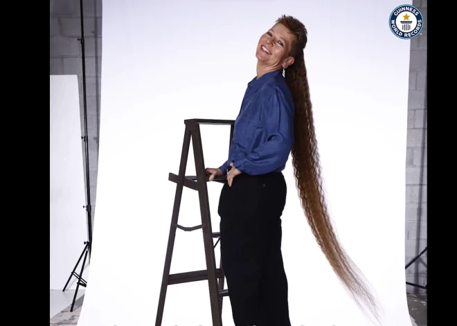 Вот что бывает, если не стричься 33 года! Американка установила мировой рекорд по прическе кефаль