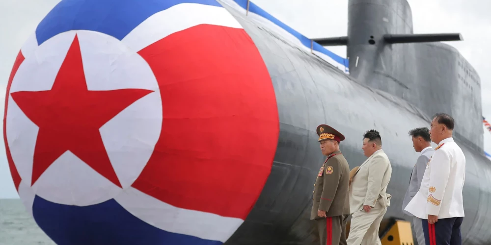 Ziemeļkoreja nolaidusi ūdenī savu pirmo taktisko kodoluzbrukuma zemūdeni
