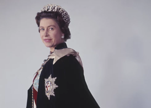 Первая годовщина смерти любимой королевы - Карл III обратился к нации