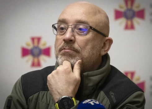 No amata atstādinātais Ukrainas aizsardzības ministrs brīdina Rietumus par Putina mērķiem