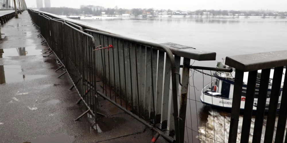 Мэр признал - мосты являются слабым местом Риги. Когда начнут реконструировать Вантовый и Земитана?