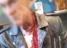 VIDEO: "Viss normāli!" saka Sanktpēterburgas bāra apmeklētājs ar nazi kaklā