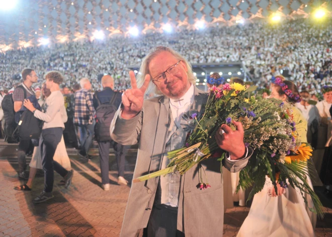 Diriģents Ivars Cinkuss nokritis no trepēm un salauzis plecu