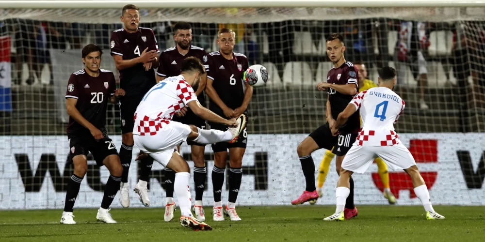 Latvijas futbolisti pēc pirmā puslaika graujoši zaudē Horvātijai