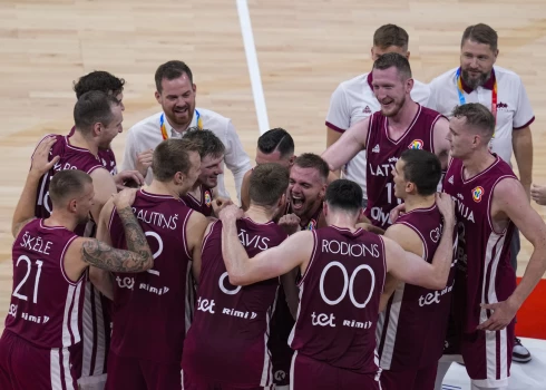 Наша взяла! Латвия обыграла Литву на Кубке мира по баскетболу и заняла 5-е место