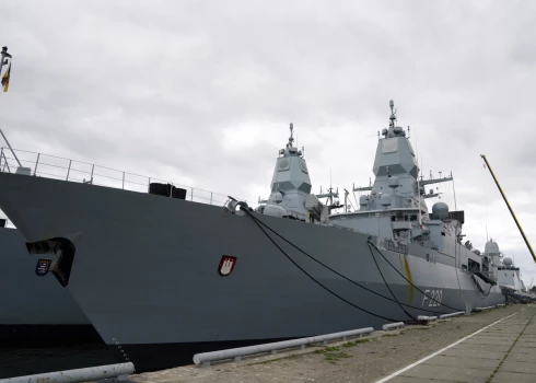 Baltijas jūrā NATO kuģi izspēlē uzbrukuma scenāriju
