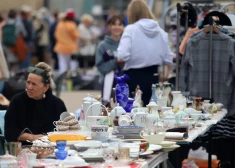 Rīgas krāmu tirgus Spīķeru lielajā laukumā.