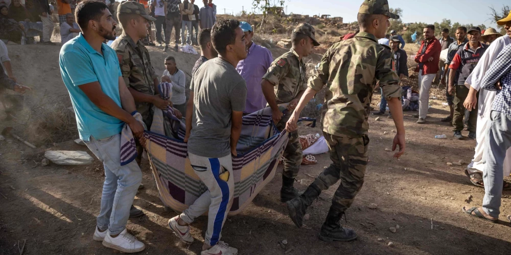 Zemestrīcē Marokā bojāgājušo skaits pārsniedz jau 2000
