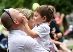 Latvijā pieaug tēvu iesaiste bērnu audzināšanā, vērtē LM
