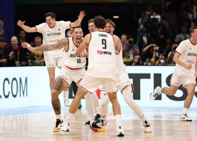 Vācijas vīriešu basketbola izlase svētdien Manilā triumfēja 2023.gada Pasaules kausa finālturnīrā, zelta medaļas izcīnot pirmo reizi vēsturē. Finālspēlē Vācijas izlase ar rezultātu 83:77 (23:26, 24:21, 22:10, 14:20) pārspēja Serbiju.