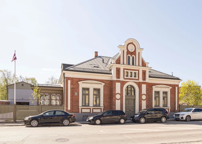 Būvvaldes komisija pieņēmusi ekspluatācijā kādreizējās bērnudārza ēkas pārbūvi par dzīvojamo ēku. Īpašums, ko 1876. gadā projektējis Liepājas galvenais arhitekts Pauls Makss Berči, atguvis savu sākotnējo funkciju un tagad kalpo kā ģimenes dzīvojamā māja.