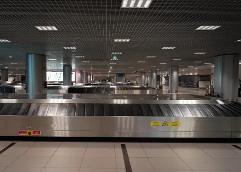 В Европе из-за "нехватки персонала" самолет отправился в полет без багажа, а пассажирам сказать забыли