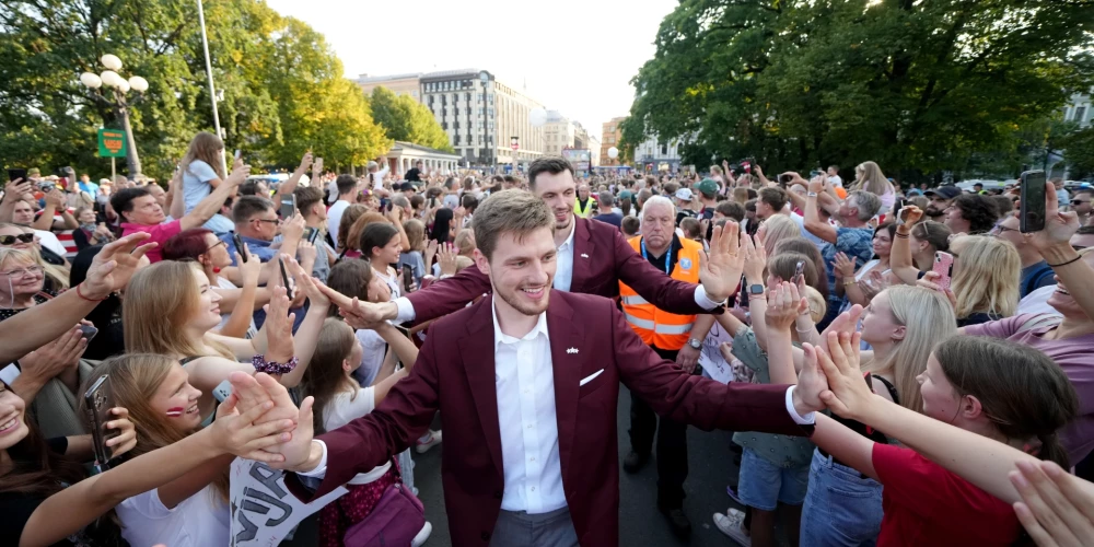 Встреча баскетболистов на площади.