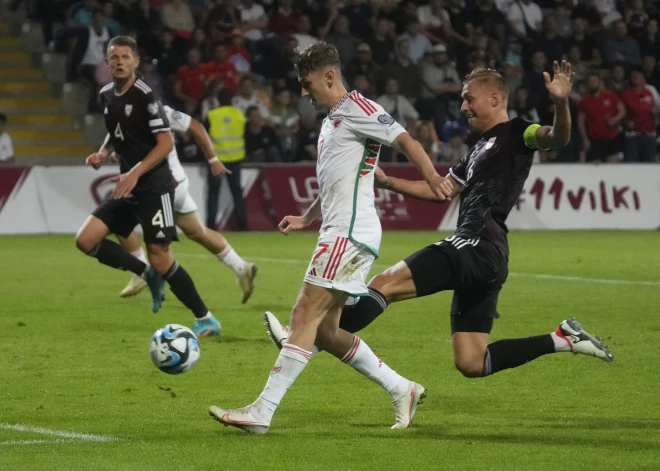 Latvijas futbolisti Eiropas čempionāta kvalifikācijas mačā piekāpjas Velsai