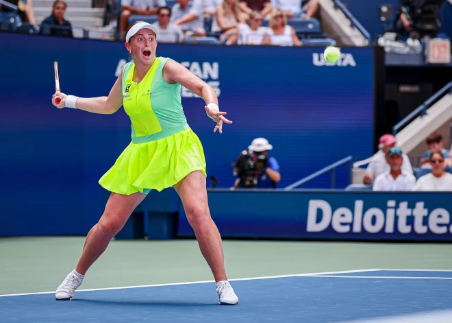 Ostapenko iekļūst Sandjego "WTA 500" turnīra otrajā kārtā dubultspēlēs