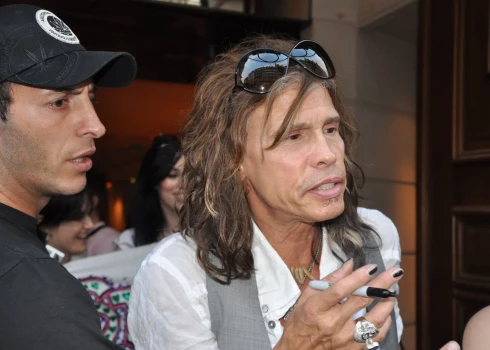 Группа Aerosmith перенесла прощальный тур из-за проблем со здоровьем солиста