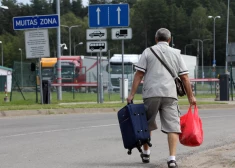 В среднем за сутки через пункт пропуска в Силене въезжает 625 человек, выезжает - 605, въезжает 87 грузовых транспортных средств, выезжает - 85.