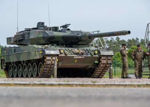 "Leopard II" tanks.