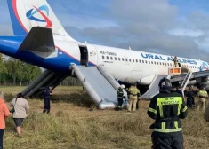 Самолет Airbus-A320 авиакомпании "Уральские авиалинии", следовавший из Сочи в Омск, приземлился в поле в Новосибирской области.