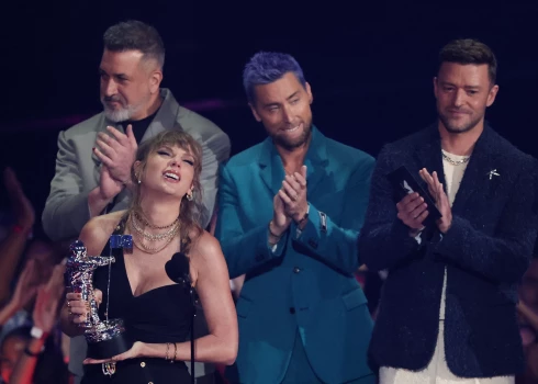 Teilore Svifta triumfē MTV Video mūzikas balvu ceremonijā