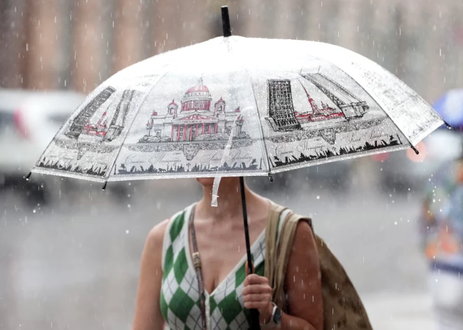 Tuvākajā diennaktī Latvijā gaidāmas stipras pērkona lietusgāzes un vēja brāzmas