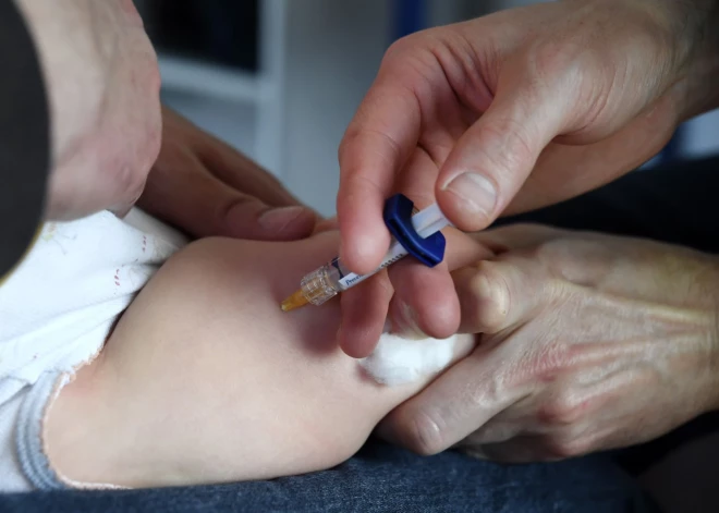 Lietuva uzsāk Covid-19 preventīvos pasākumus; vakcīnas būs pieejamas no sešu mēnešu vecuma