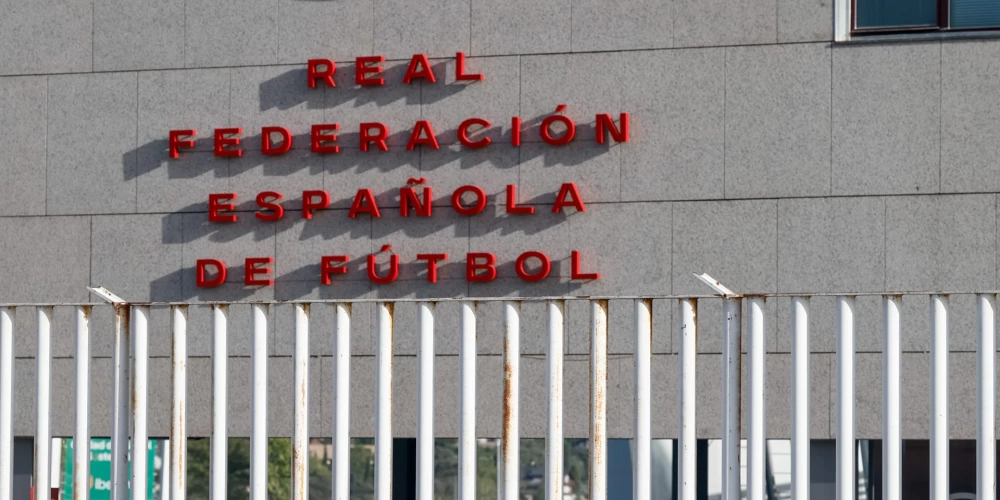 Spānijas sieviešu futbola līgā paceļ minimālo algu līdz 21 000 eiro; streika nebūs