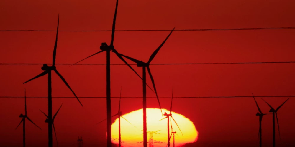 Lai mazinātu enerģētikas sektora atkarību no fosilajiem kurināmajiem, ir nepieciešami 1,9 triljoni ASV dolāru gadā, taču izdevumi ik gadu sasniegtu 2,7 triljonus ASV dolāru gadā, jo nepieciešamas investīcijas enerģētikas un infrastruktūras sektoros.