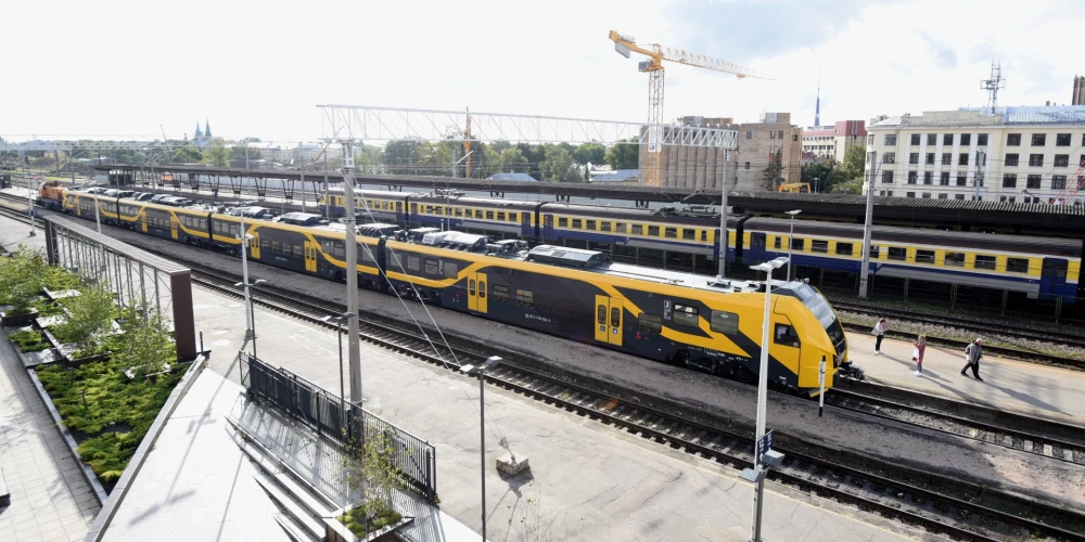 "Pasažieru vilciens" cer, ka jaunie elektrovilcieni sāks kursēt līdz gada beigām
