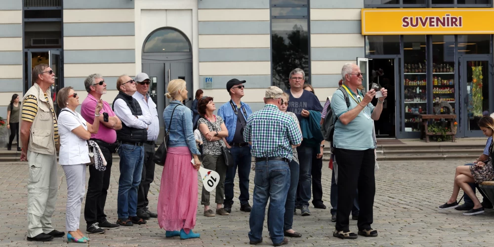 Rīgā vēl nesamazina atpūtnieku un tūristu uzņemšanas nodevu
