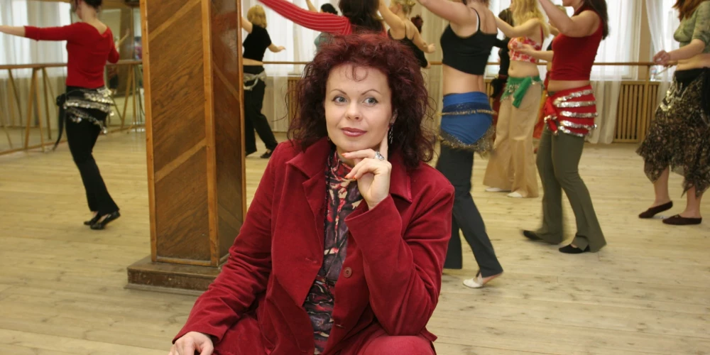 Eksotisko deju meistare un slavena žurnālista ekssieva - kas ir Ogres muzeja jaunā vadītāja Ilze Zariņa?