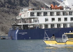 Pie Grenlandes piekrastes beidzot izdevies atbrīvot kruīzu kuģi