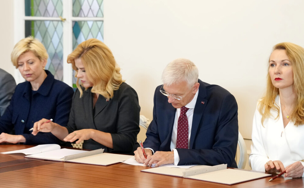 Topošā koalīcija parakstījusi sadarbības līgumu un valdības deklarāciju
